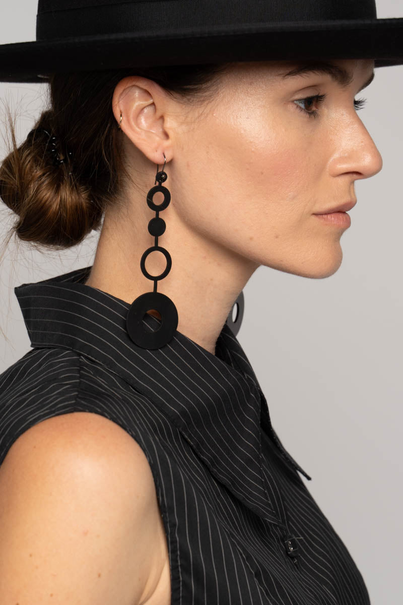 Orbit Earrings Blk
