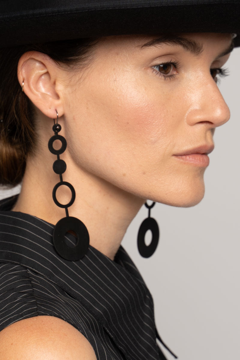 Orbit Earrings Blk