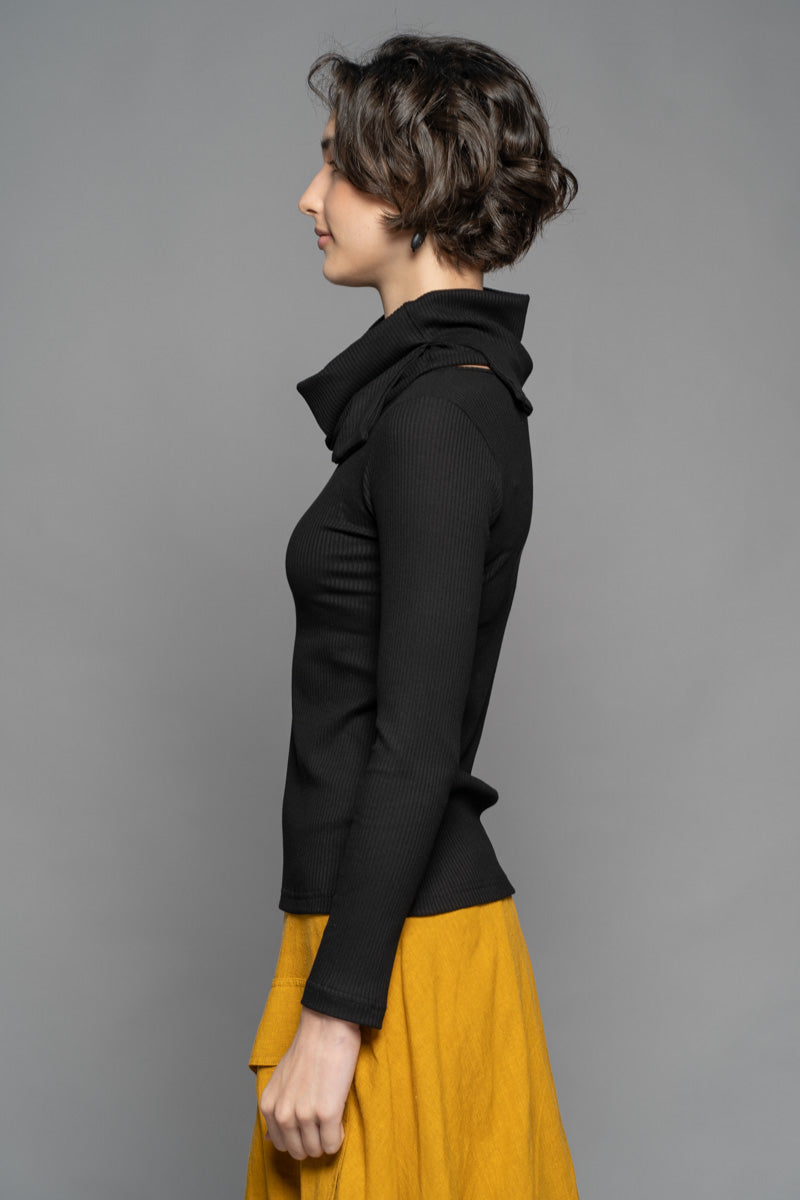 Hotaru Neck Top Blk