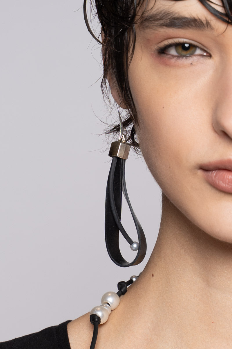 Tsuna Earrings Blk