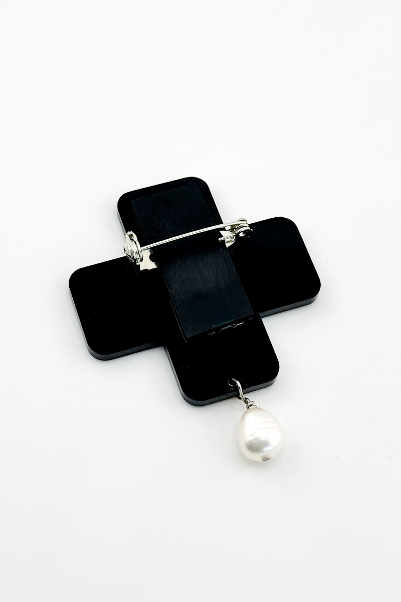 Plus Brooch Blk