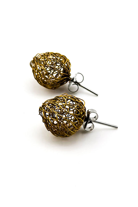 Kuri Studs Brass