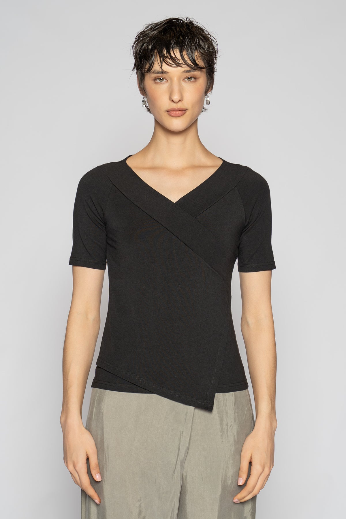Aina V Top Blk