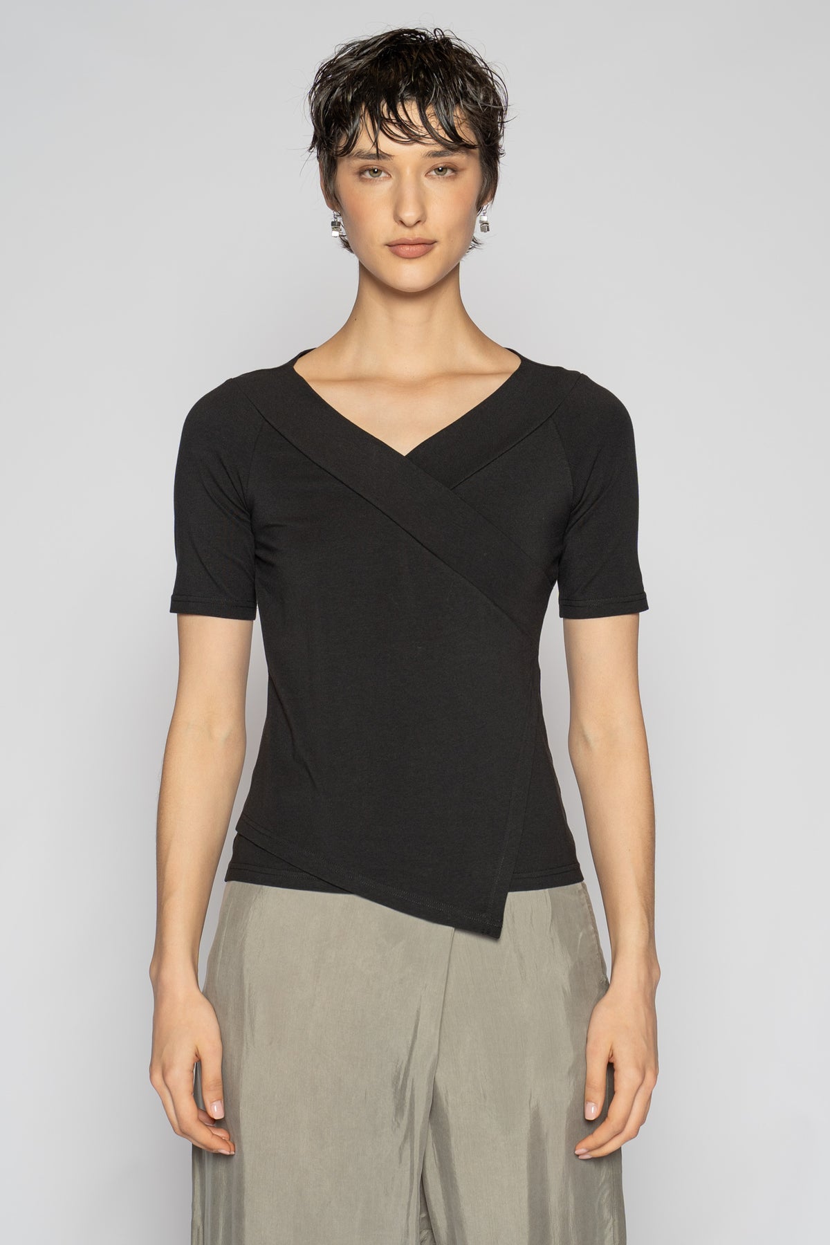 Aina V Top Blk