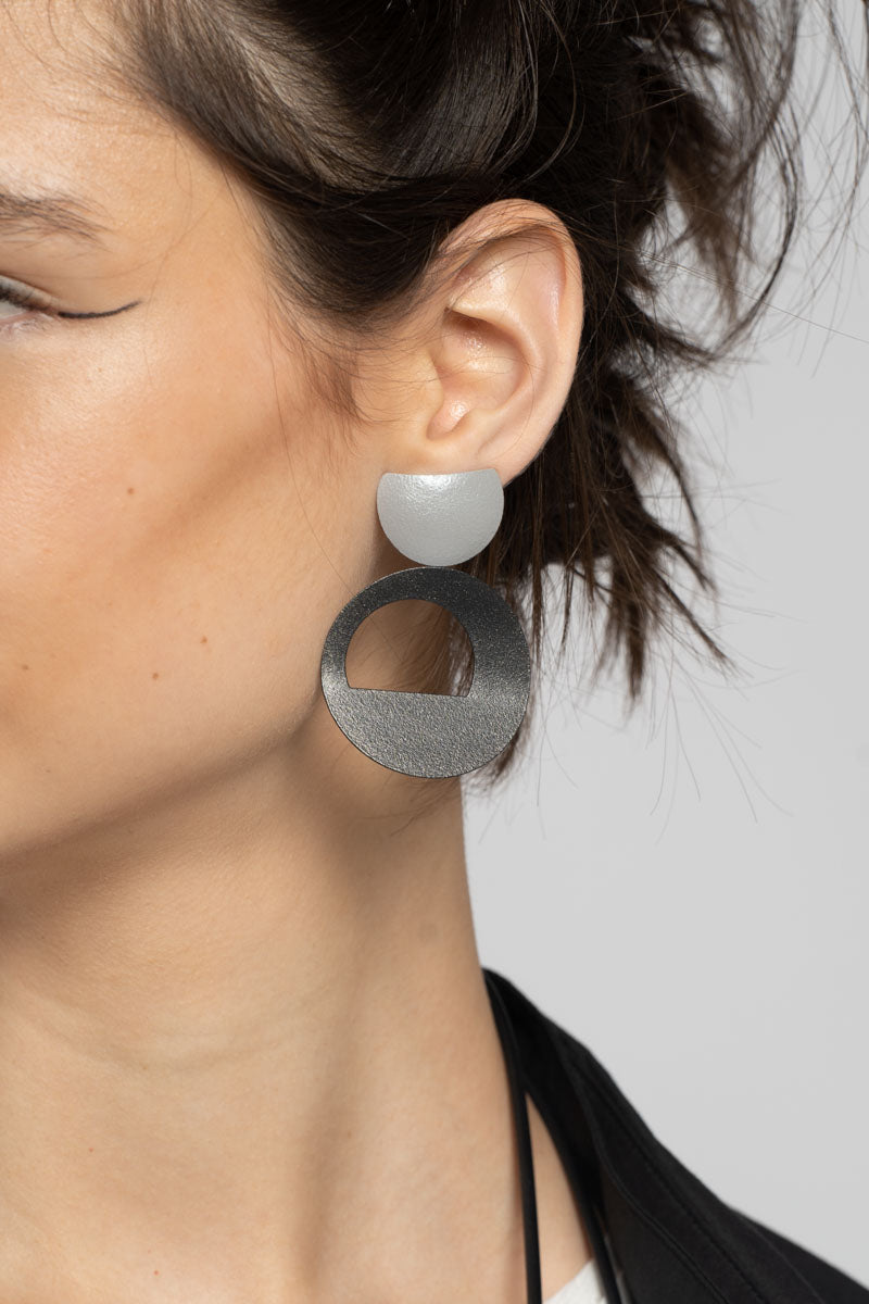 Geo Circle Earrings B/G