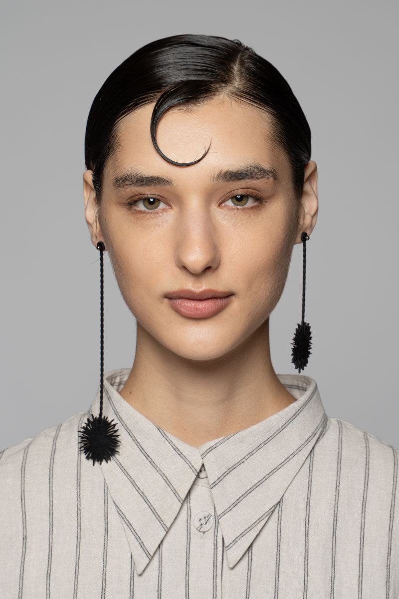 Pom Pom Earrings Blk