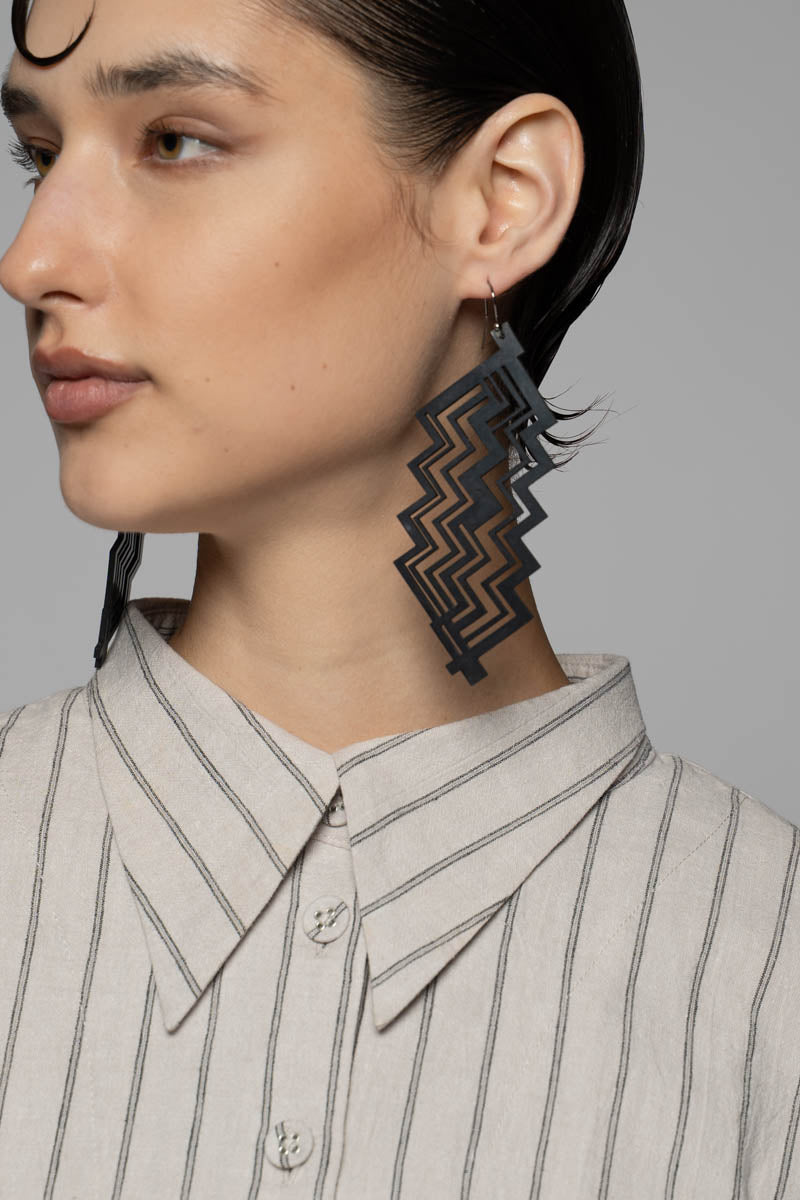 Zig Zag Earrings Blk