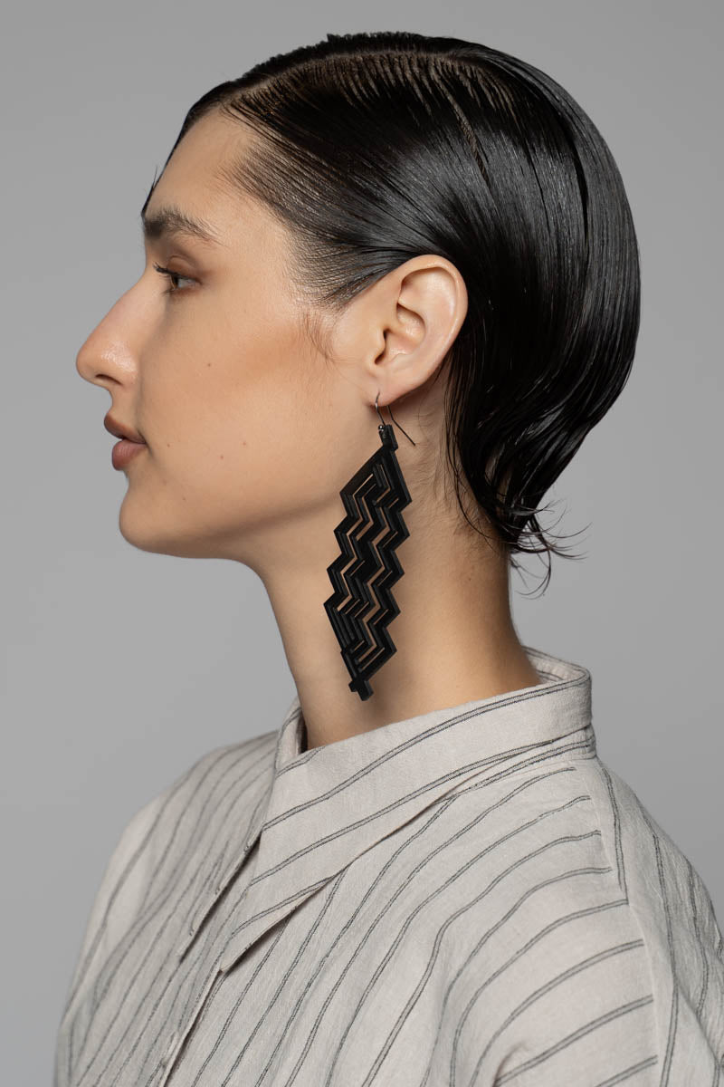Zig Zag Earrings Blk