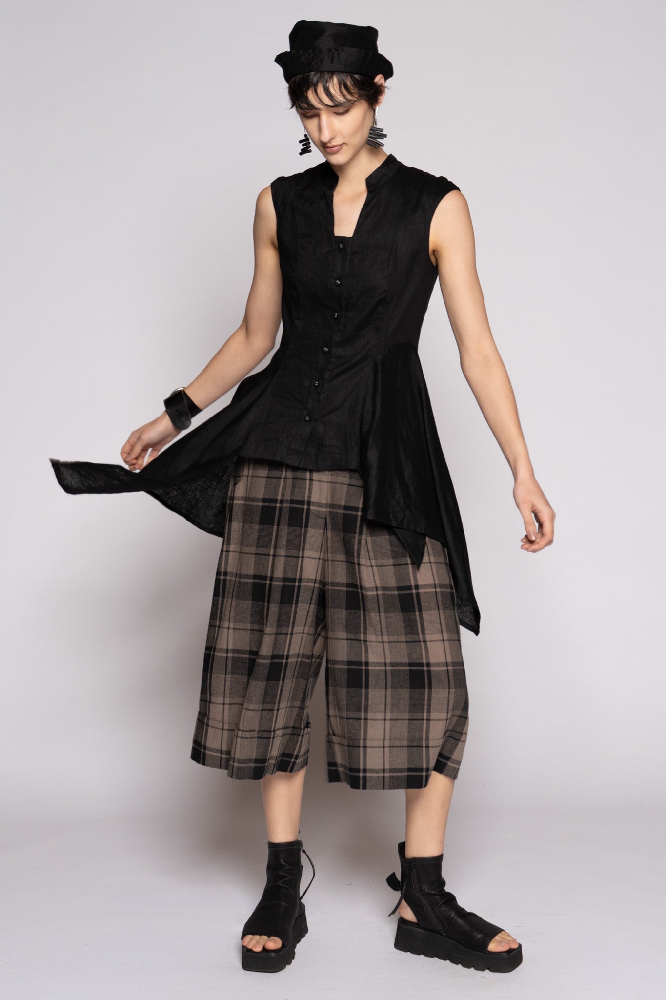 Arya Shorts Truffle