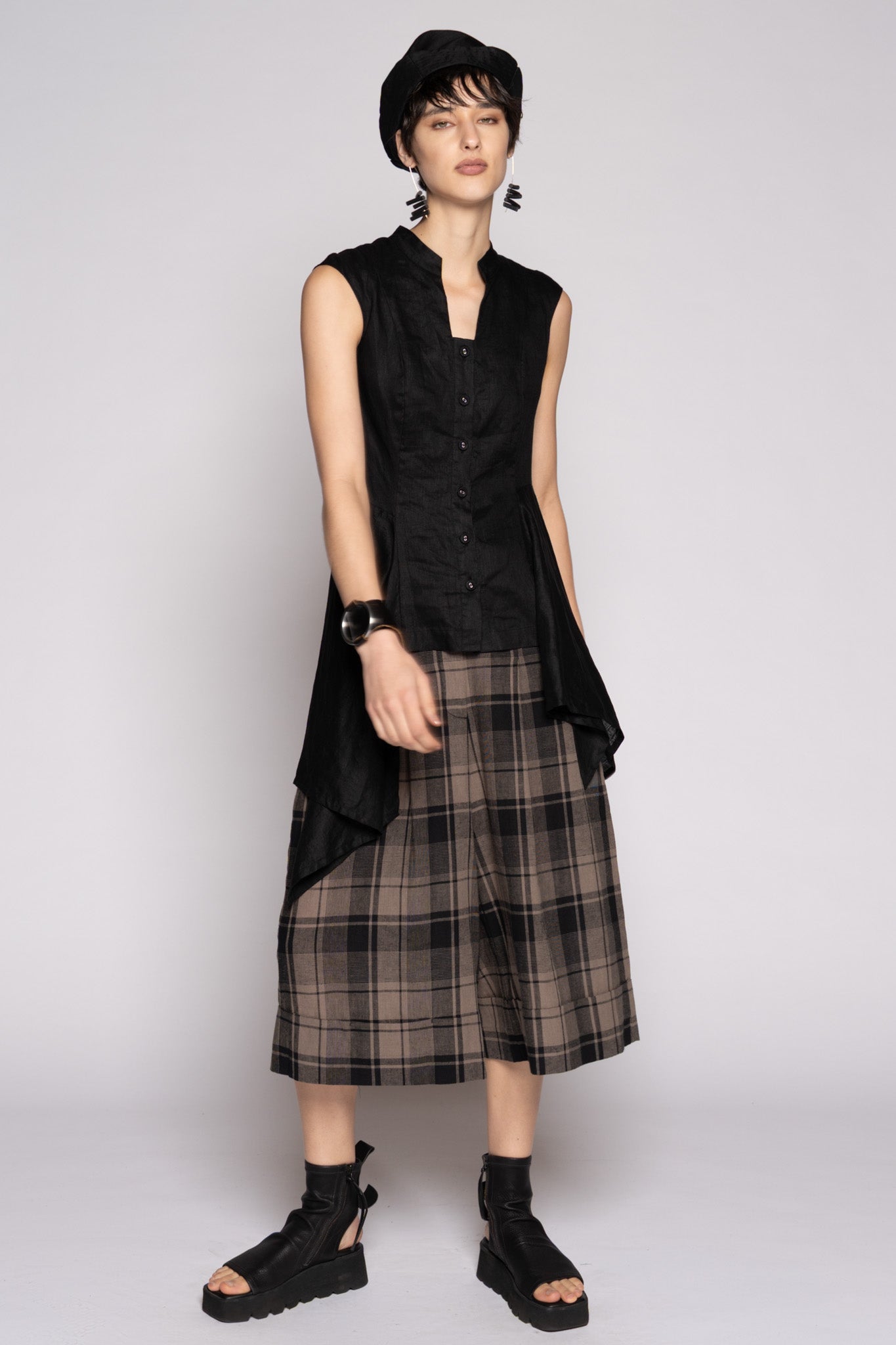 Arya Shorts Truffle