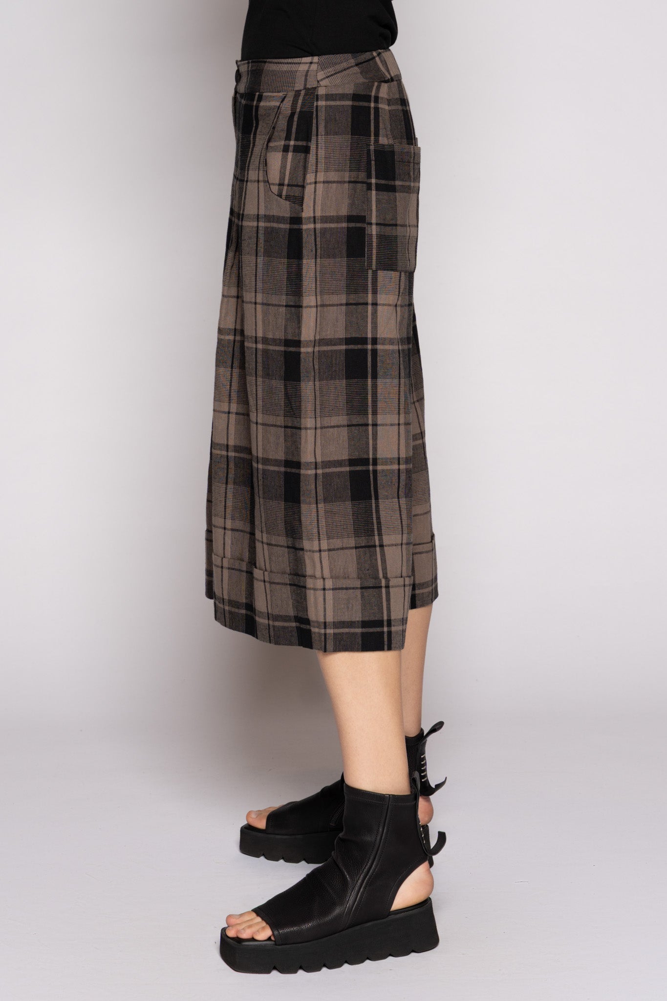 Arya Shorts Truffle