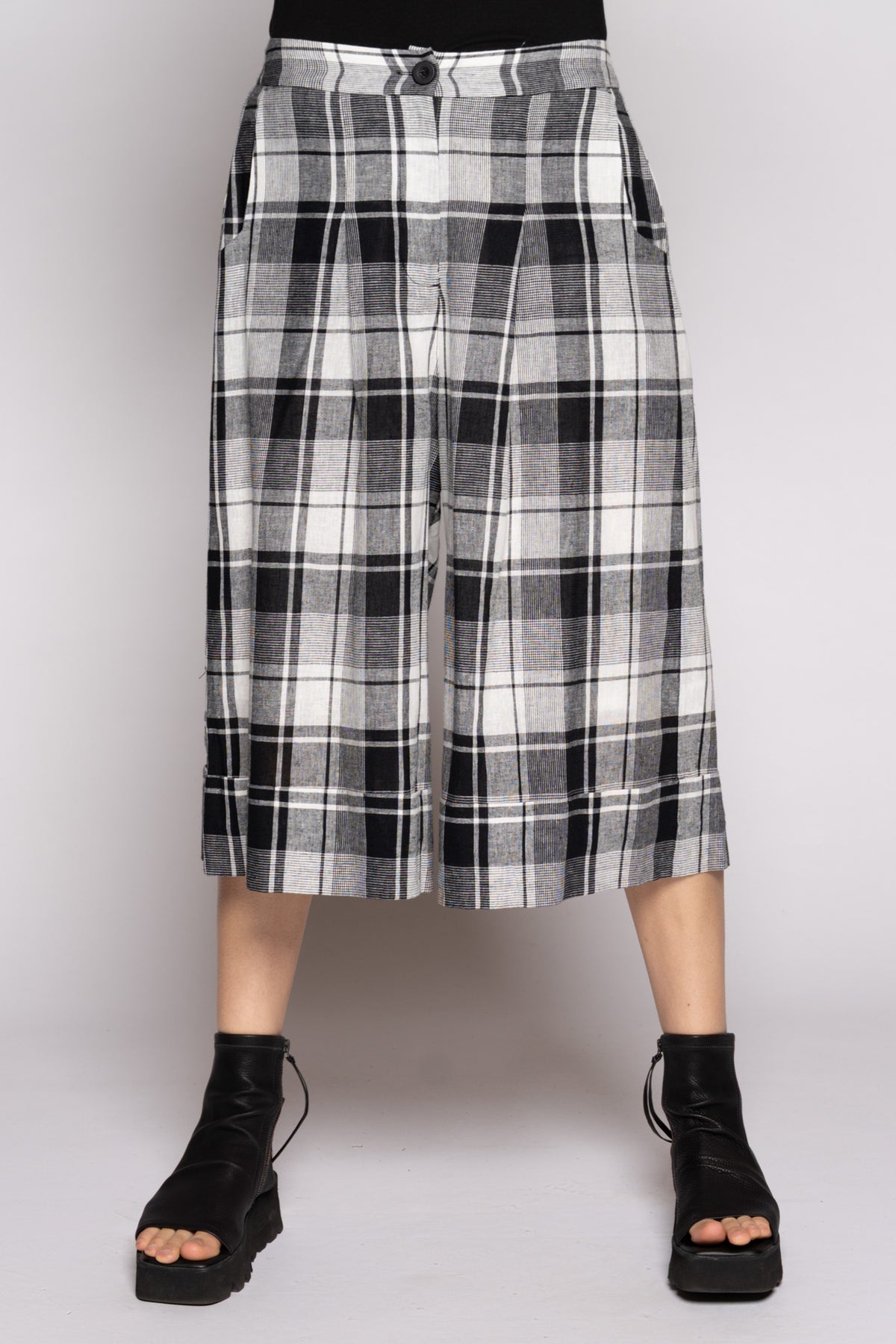 Arya Shorts Blk
