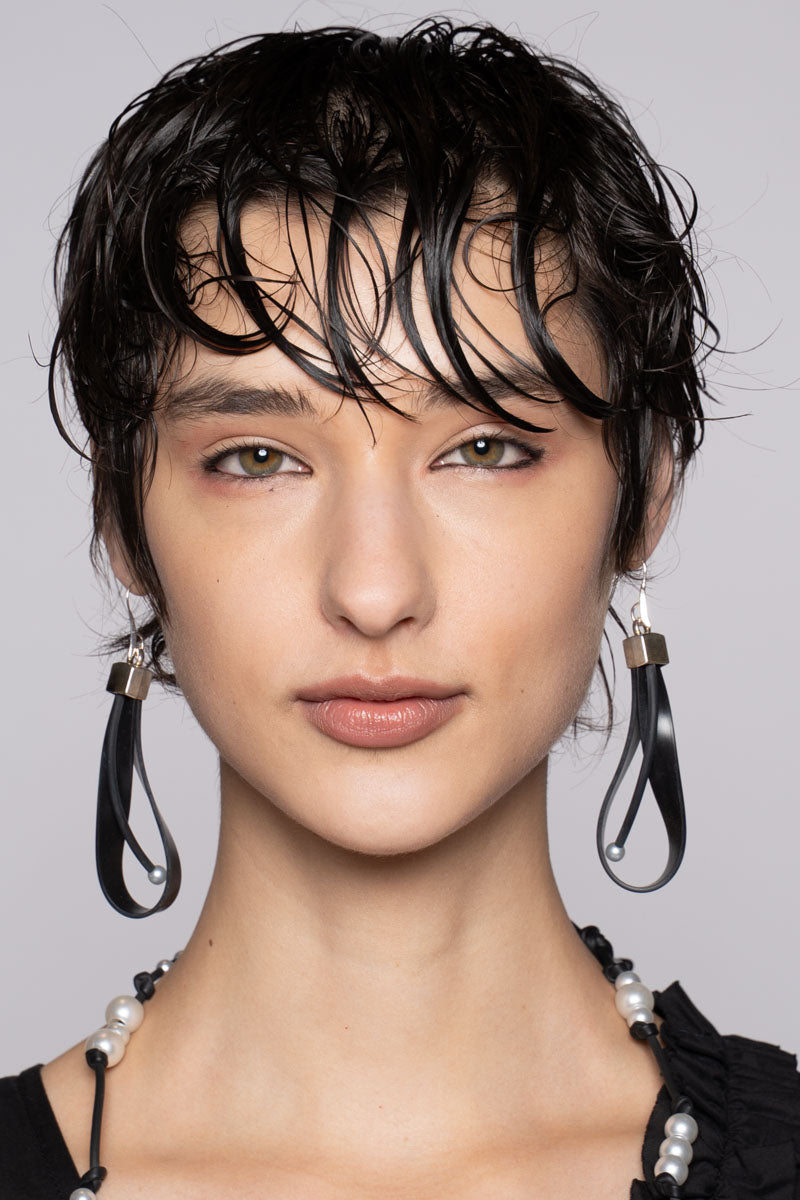 Tsuna Earrings Blk