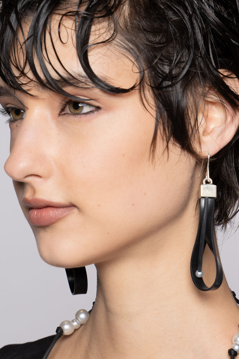 Tsuna Earrings Blk