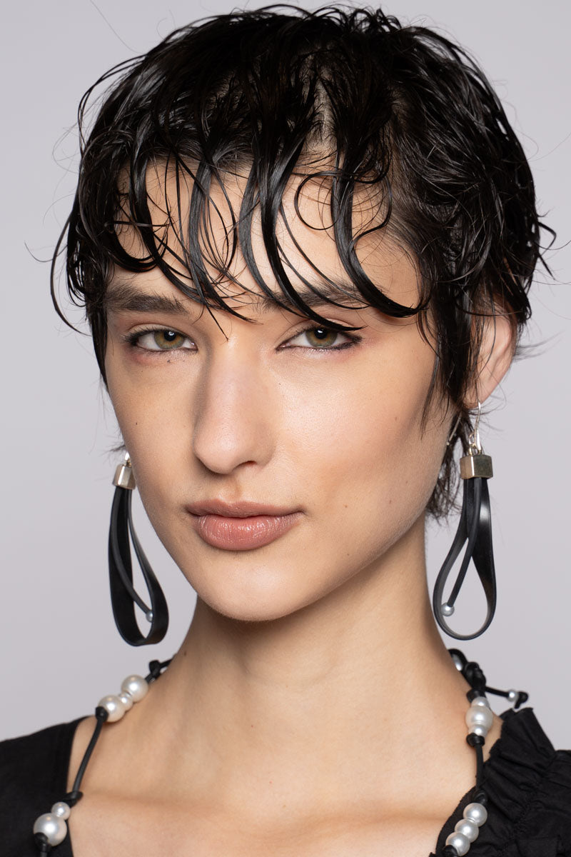 Tsuna Earrings Blk