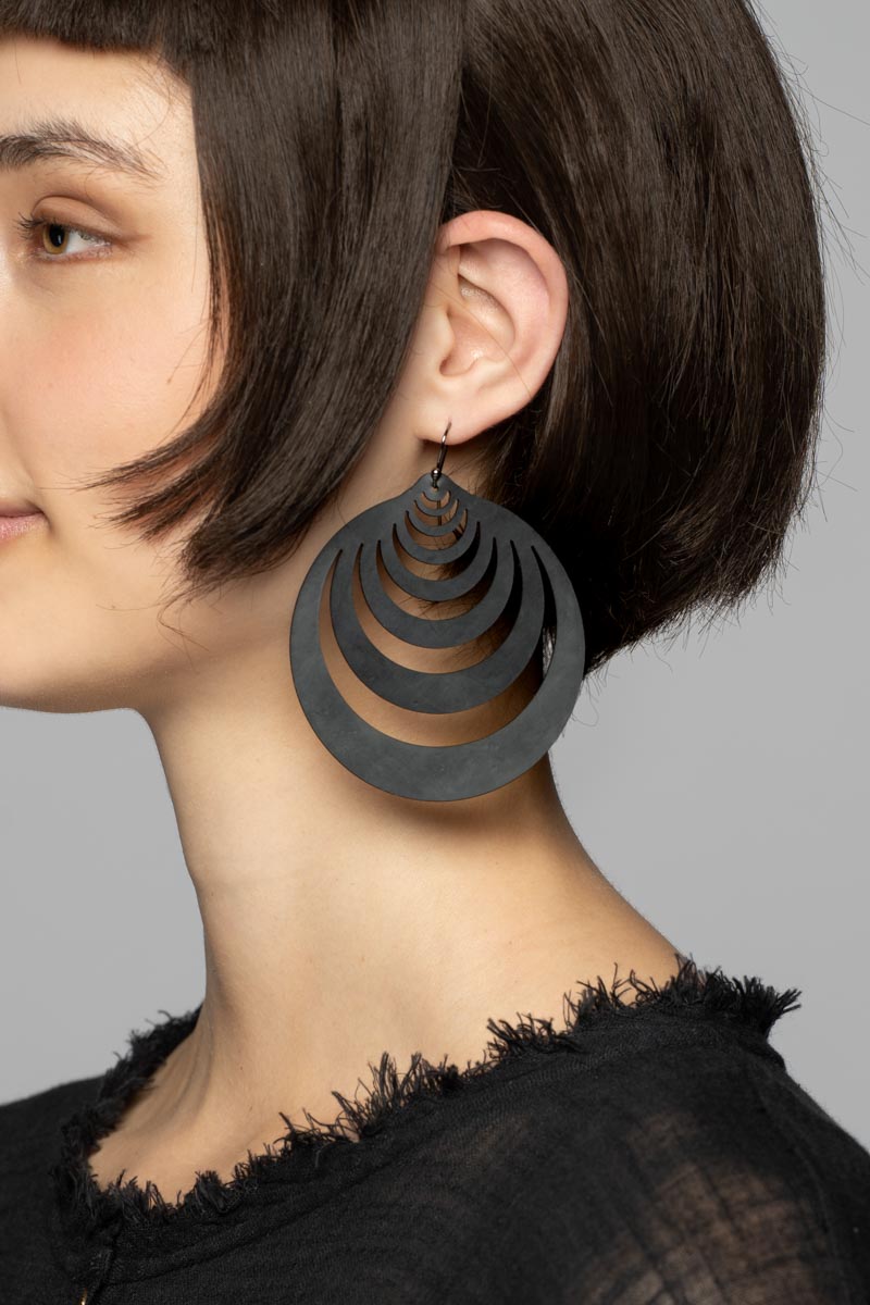 Jet Earrings Blk