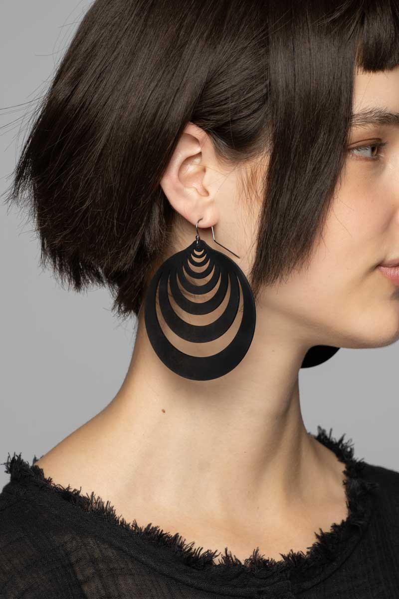Jet Earrings Blk