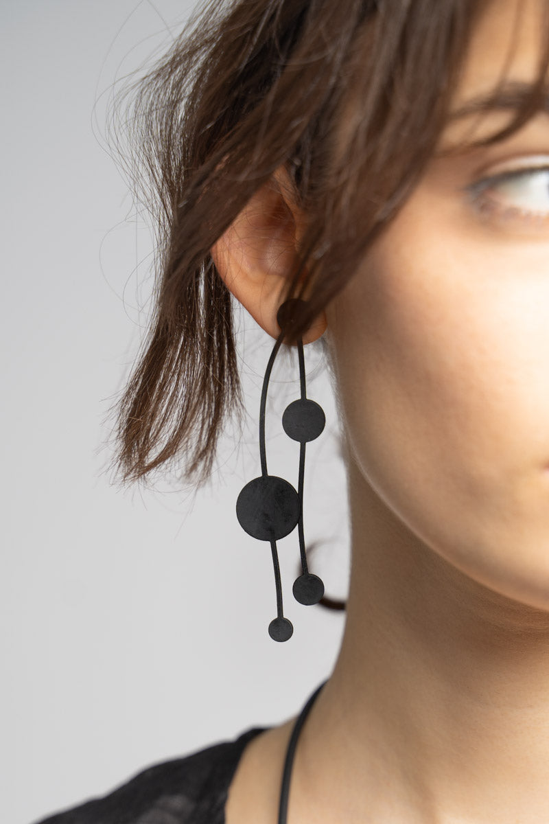 Dot Earrings Blk