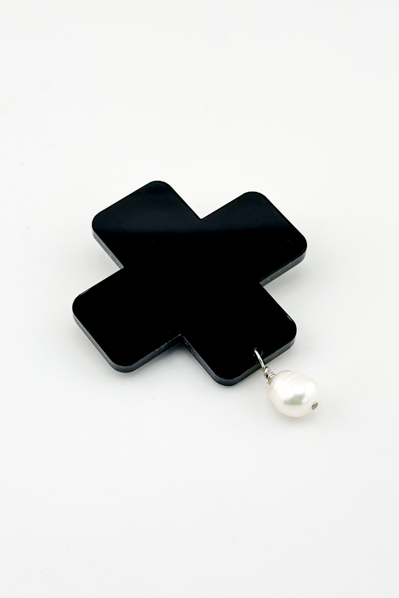 Plus Brooch Blk