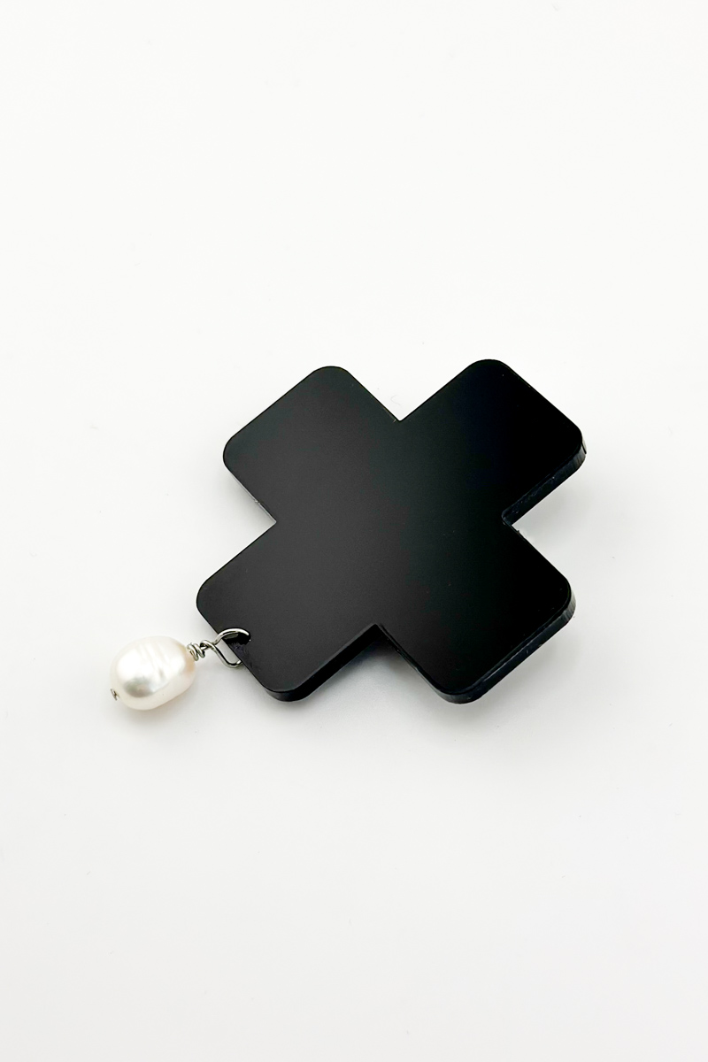 Plus Brooch Blk