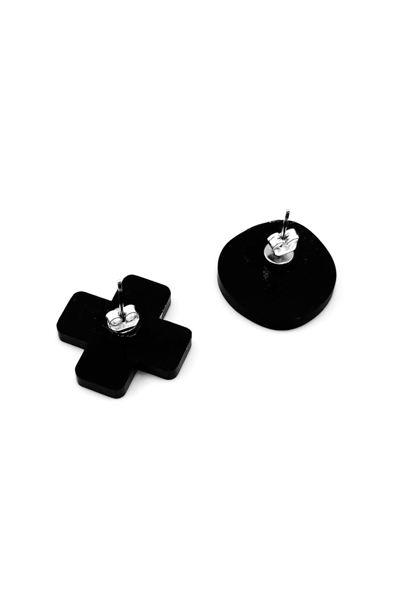 Batsu Maru Earrings Blk