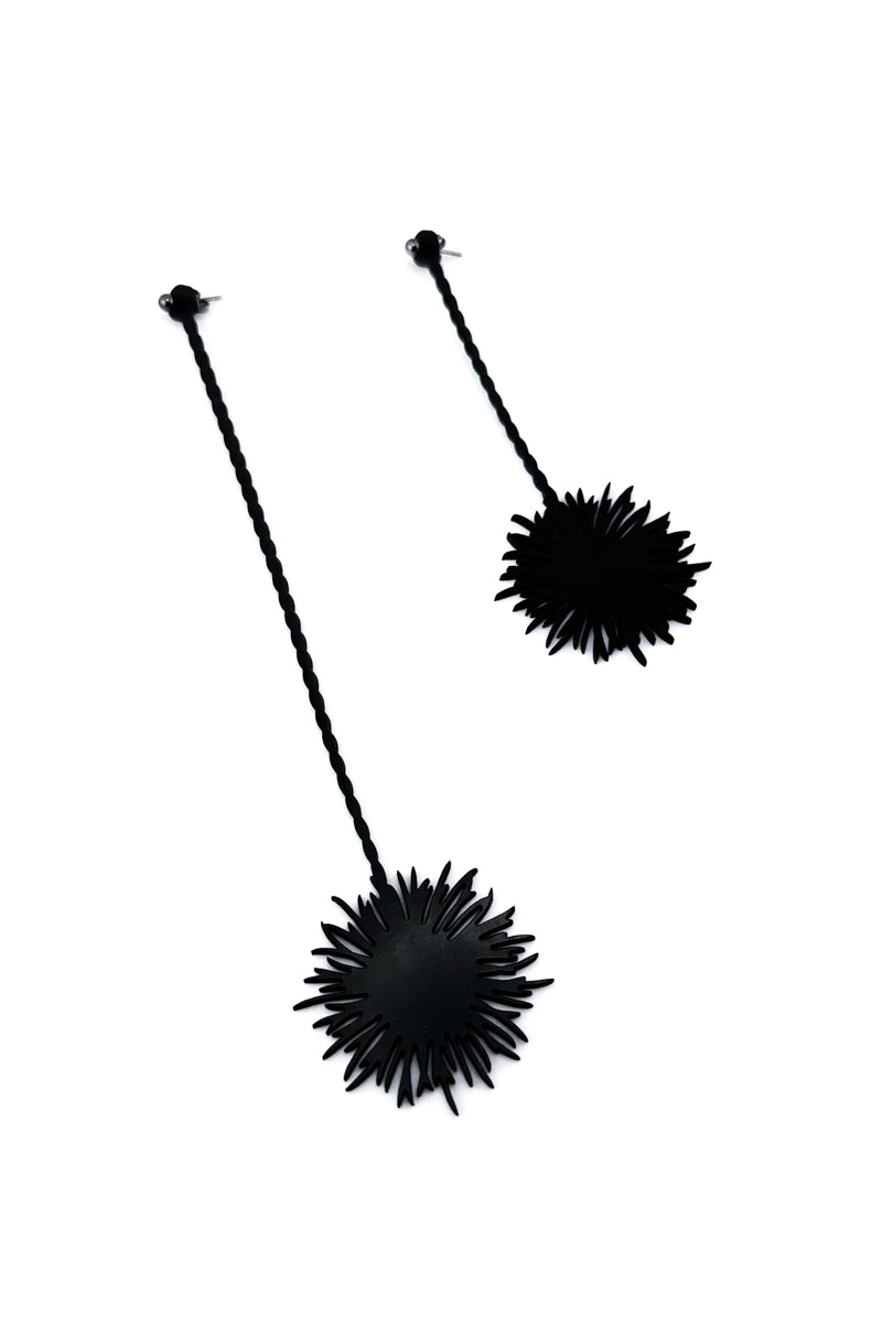 Pom Pom Earrings Blk
