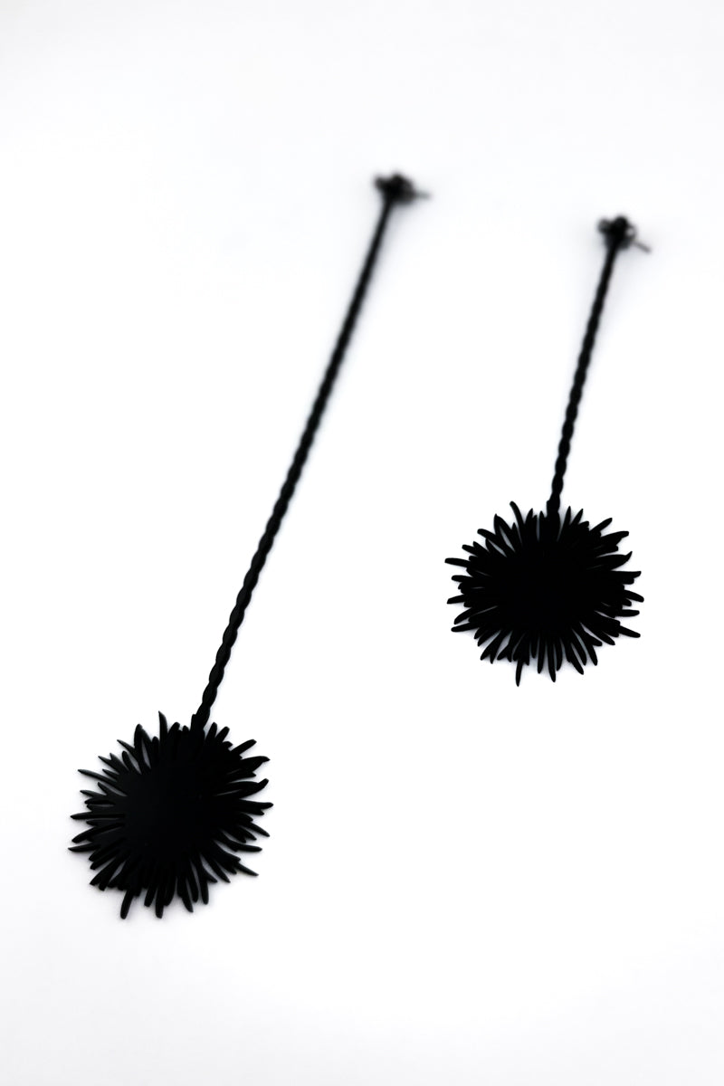 Pom Pom Earrings Blk