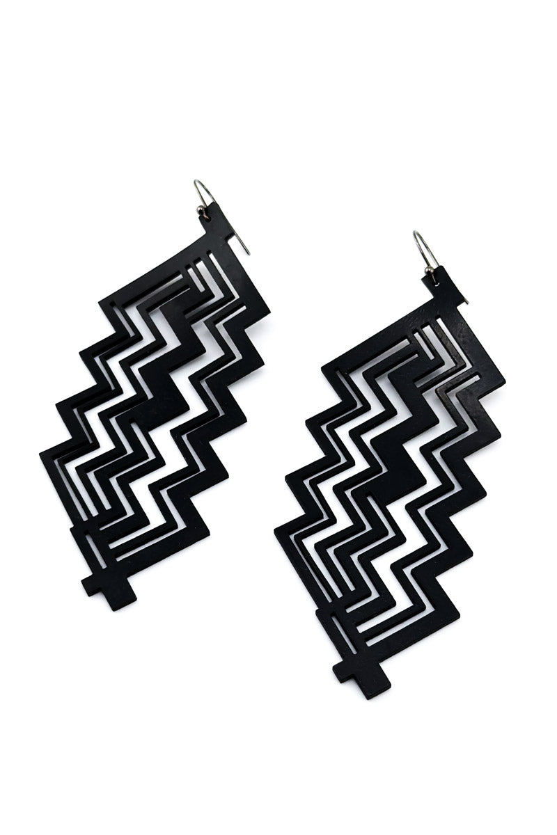 Zig Zag Earrings Blk