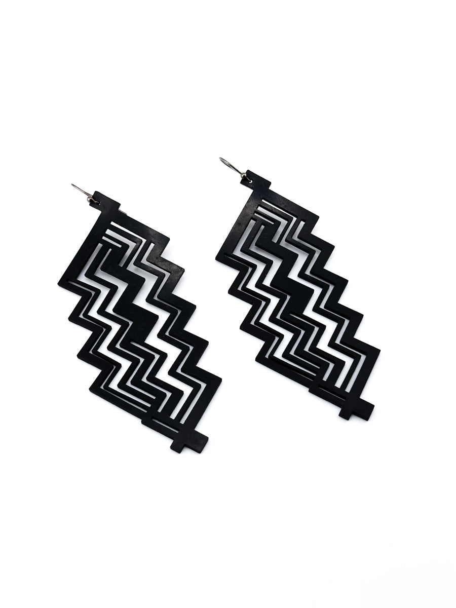 Zig Zag Earrings Blk