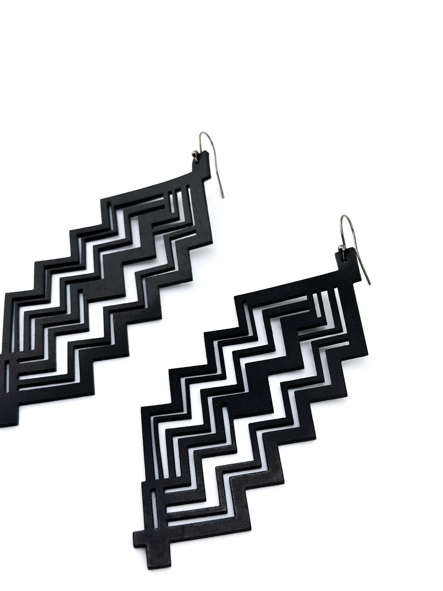 Zig Zag Earrings Blk