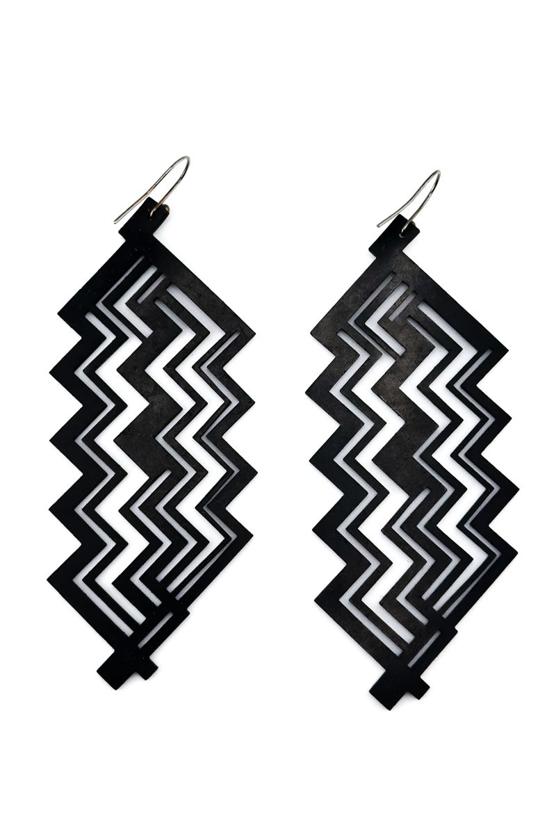 Zig Zag Earrings Blk