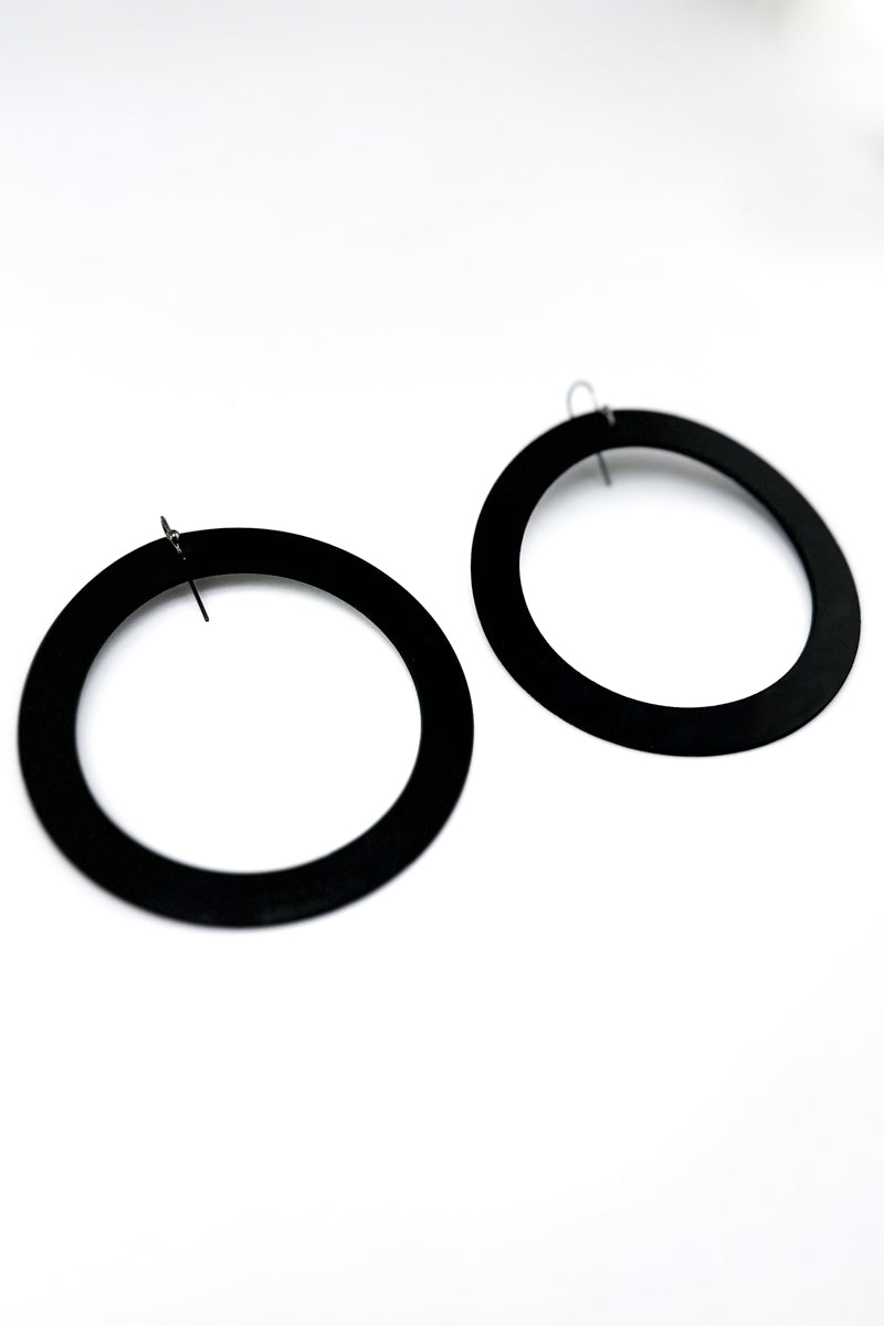Eclipse Asym Earrings Blk