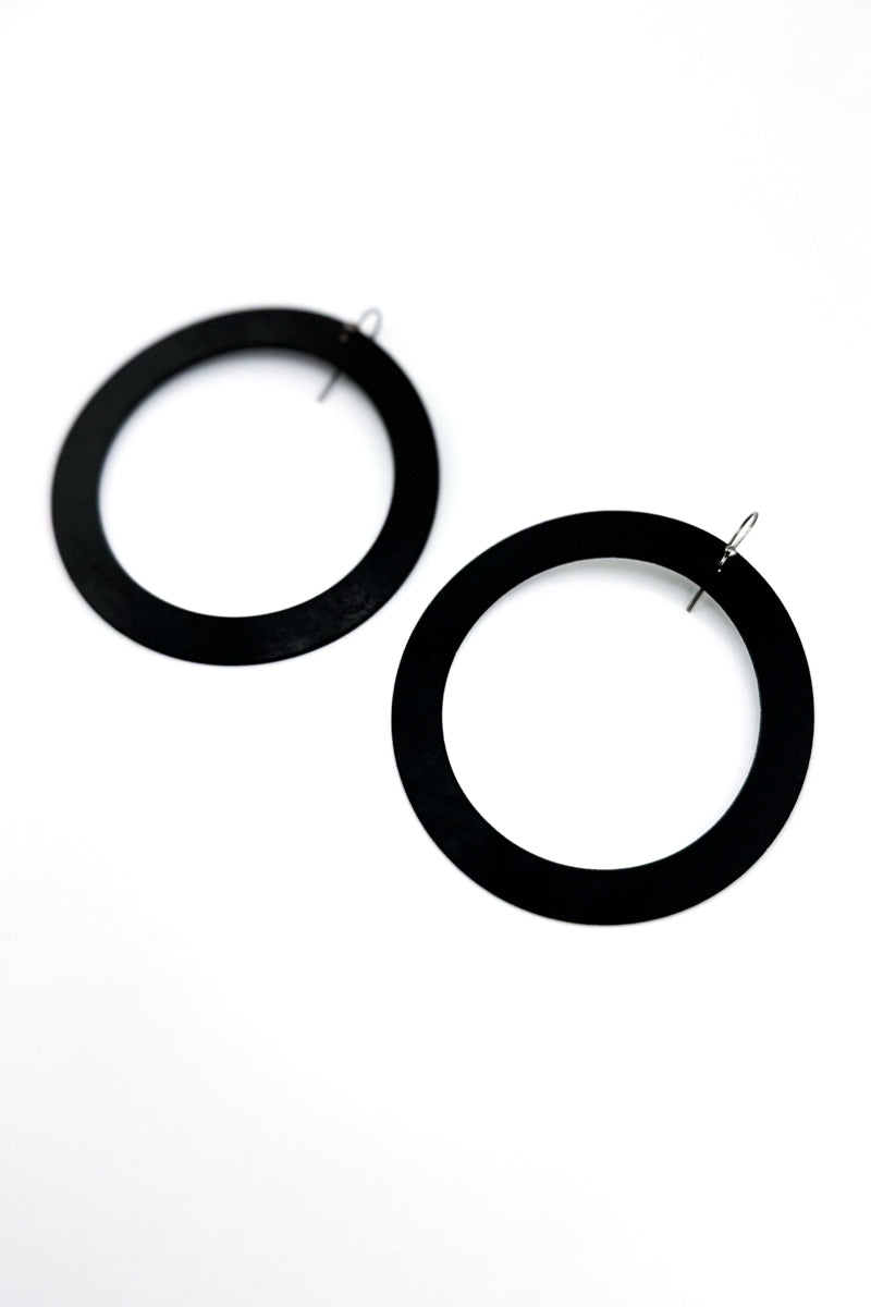 Eclipse Asym Earrings Blk