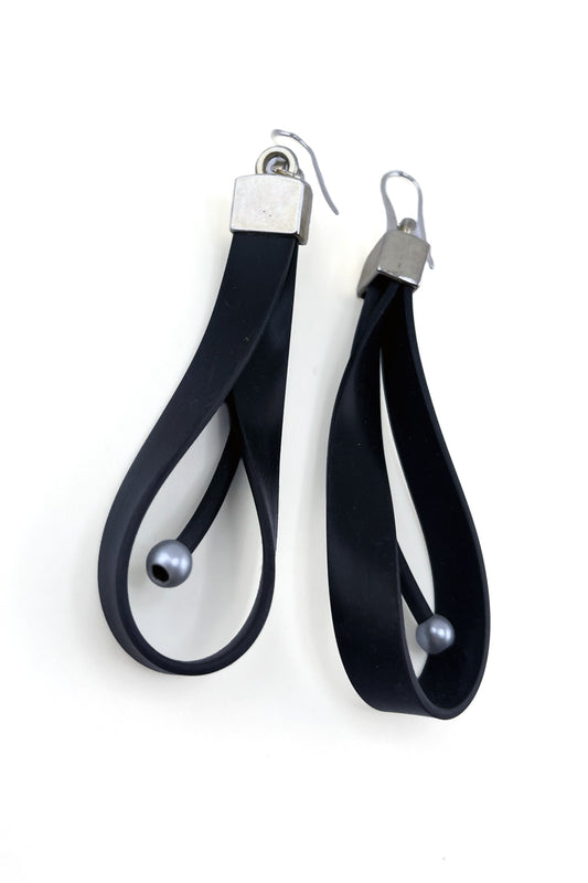 Tsuna Earrings Blk