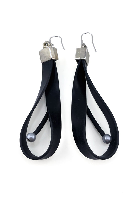 Tsuna Earrings Blk