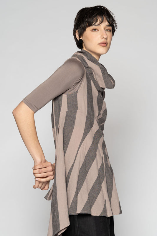 Kuro S/S V Top Truffle