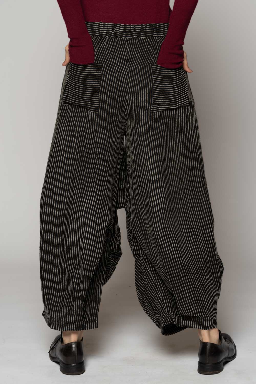 Ember Tuck Pants Blk