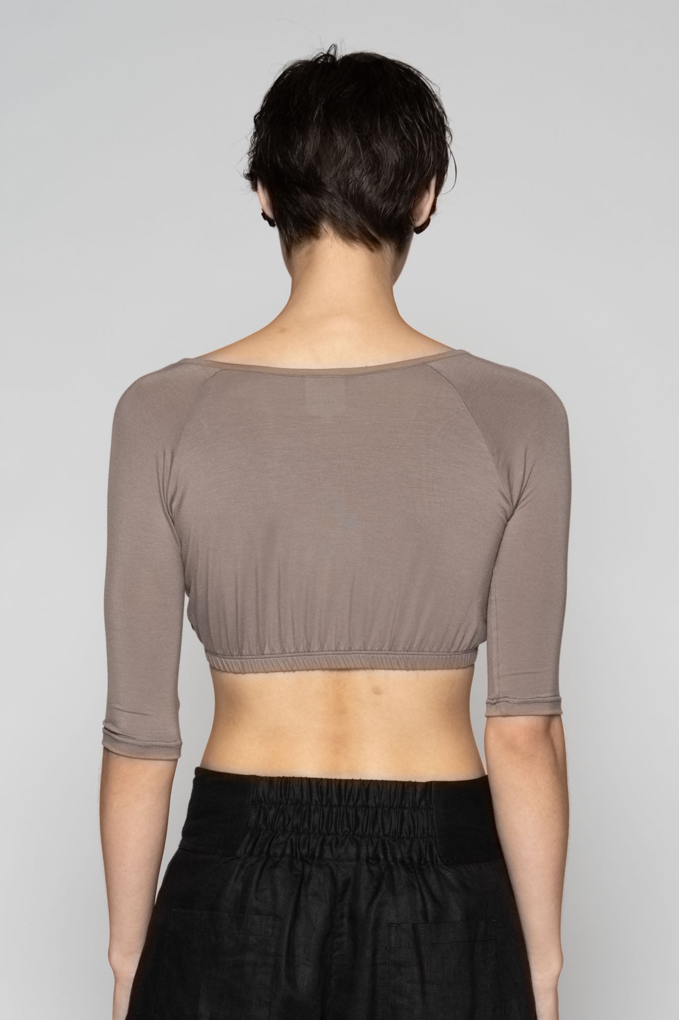Kuro S/S V Top Truffle