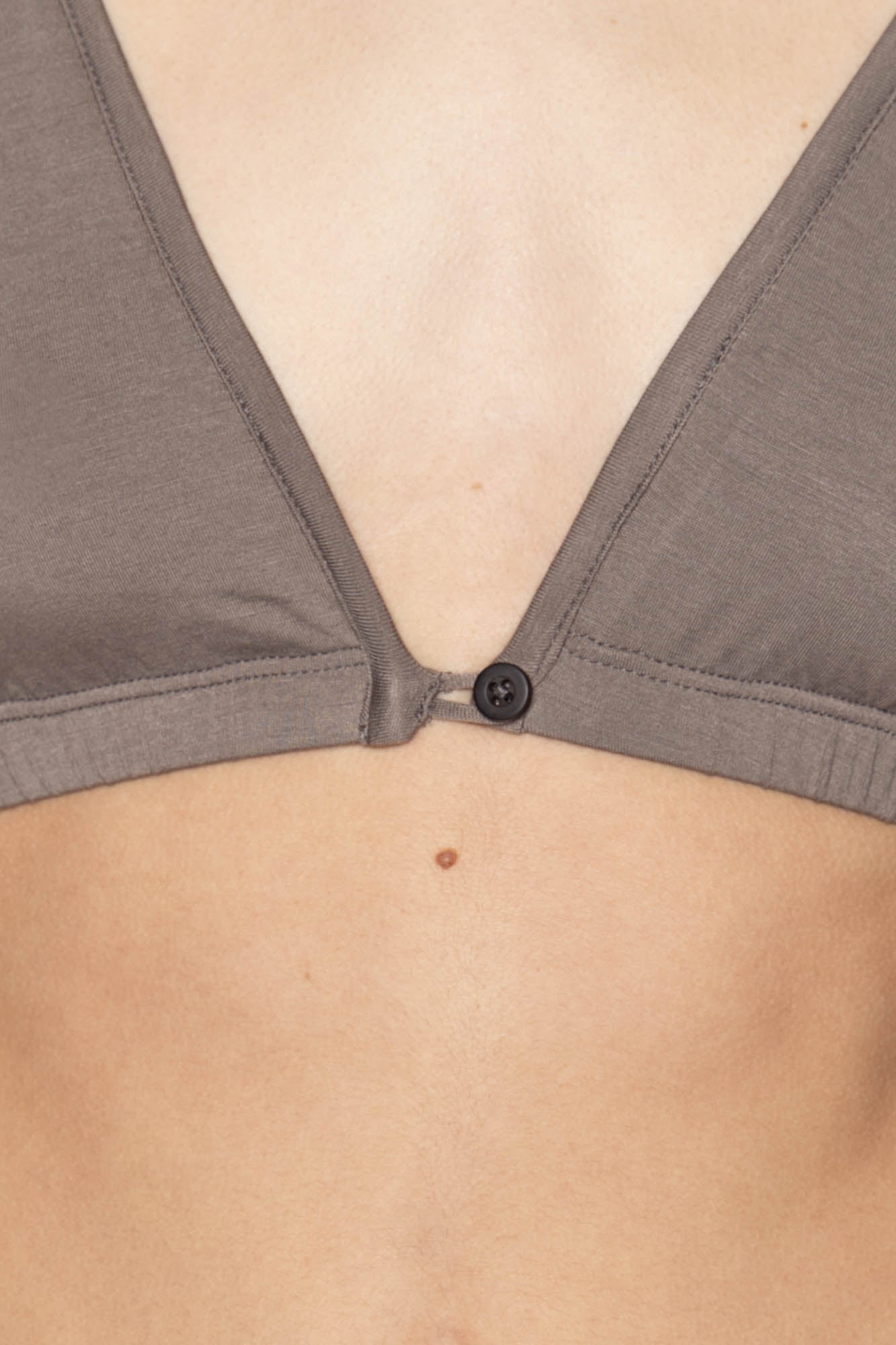 Kuro S/S V Top Truffle