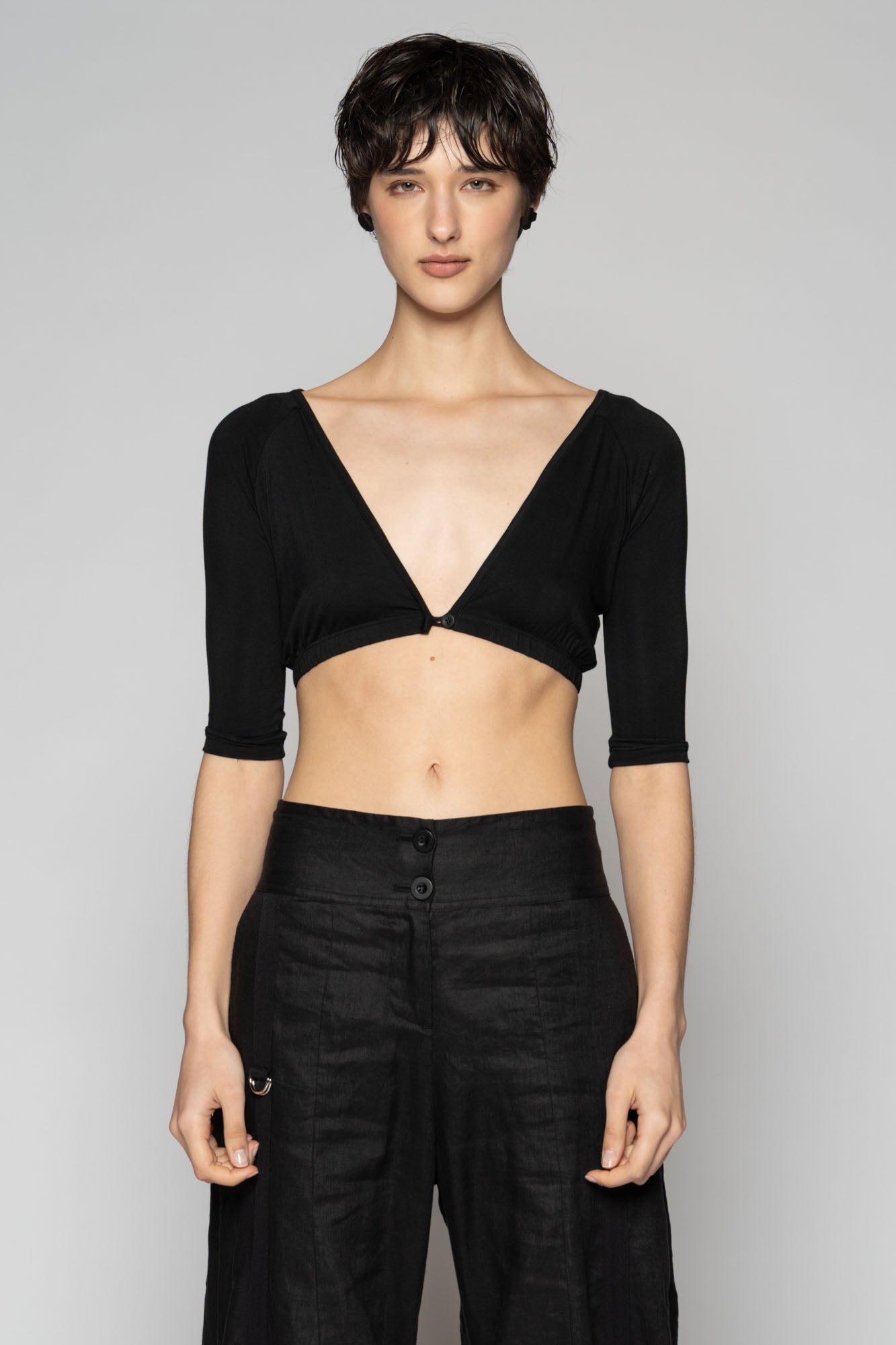 Kuro S/S V Top Black