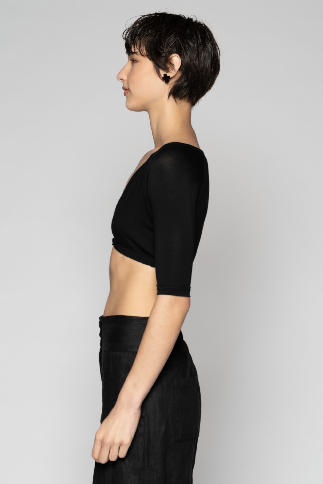 Kuro S/S V Top Black
