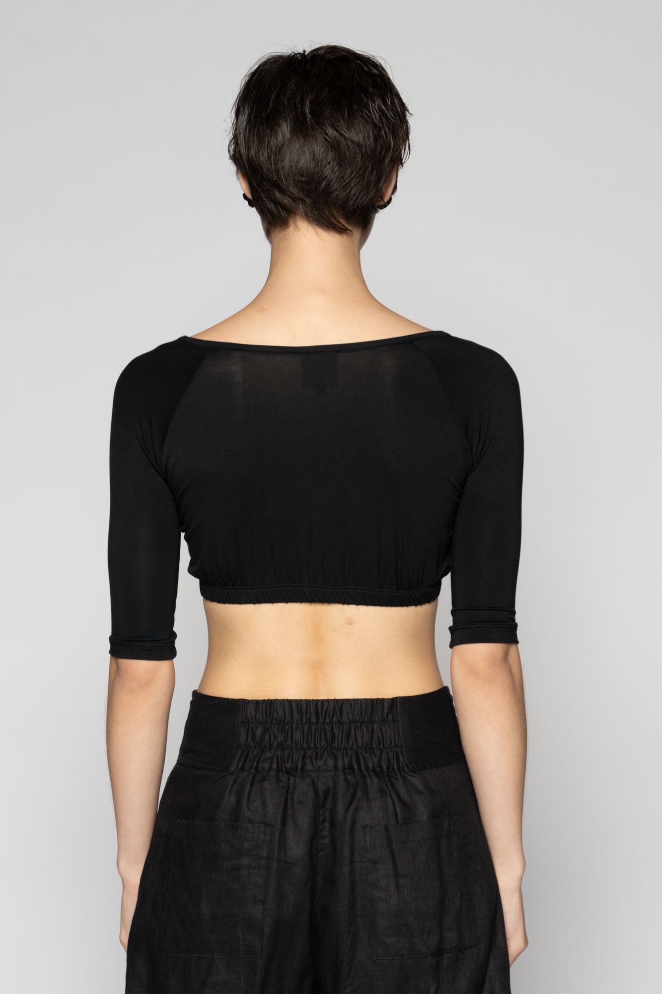 Kuro S/S V Top Black