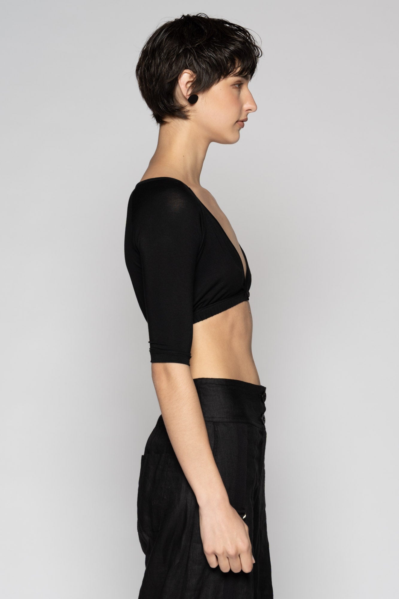 Kuro S/S V Top Black