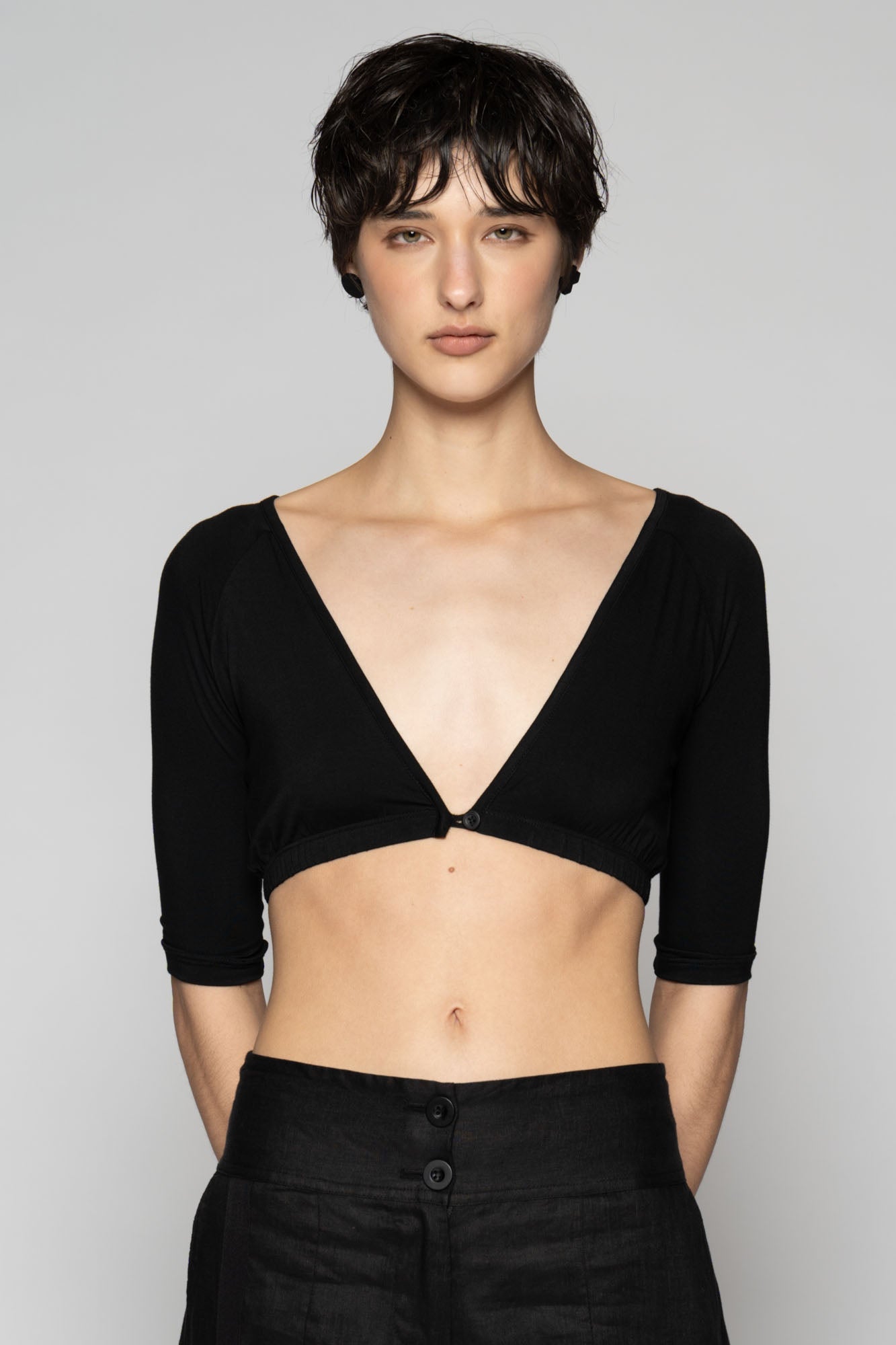 Kuro S/S V Top Black