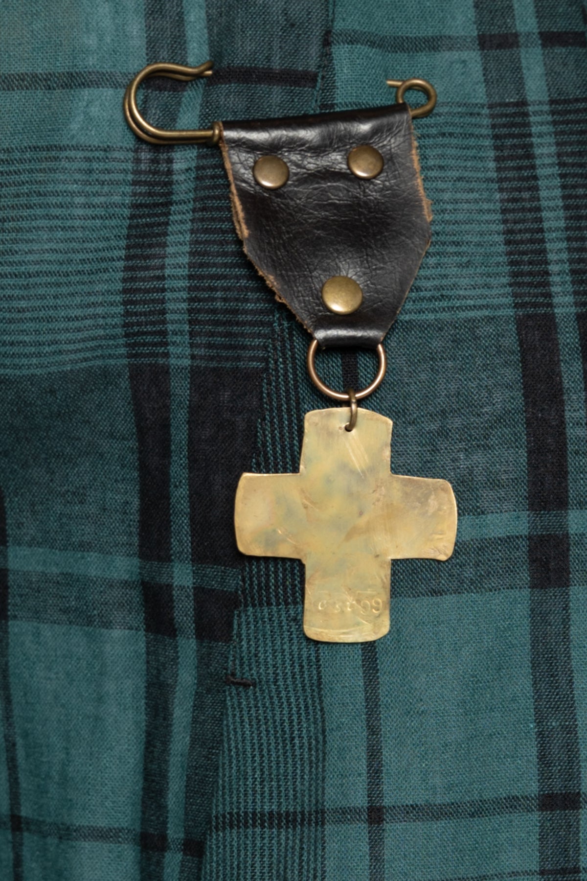 Purasu Brooch Brass