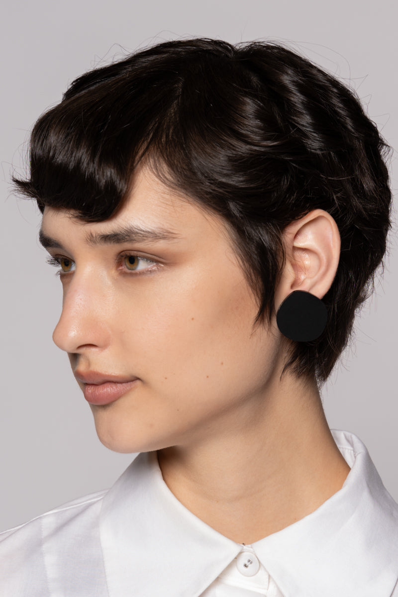 Big Batsu Maru Earrings Blk