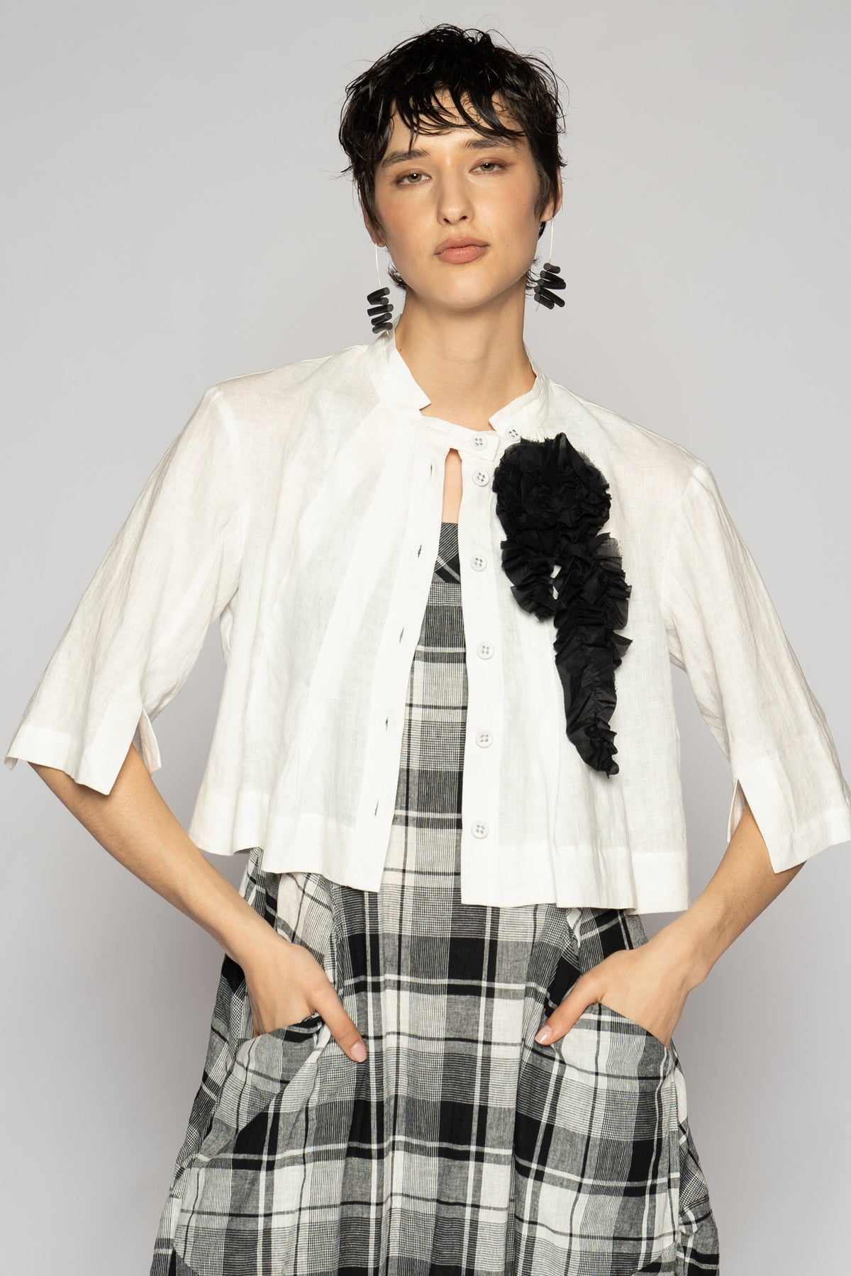 Mimi Frill Brooch Blk
