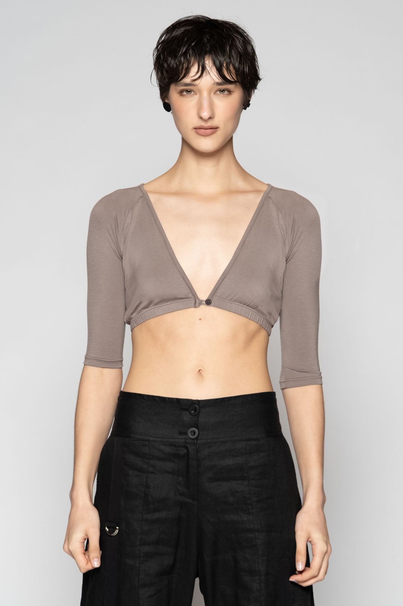 Kuro S/S V Top Truffle